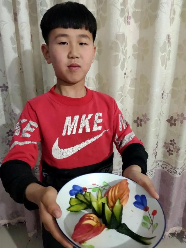 超可愛！“五一”節(jié)，一完的幼兒到高中生們各顯神通